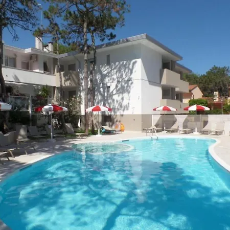 New Flat For Five Guests In A With Pool Bibione