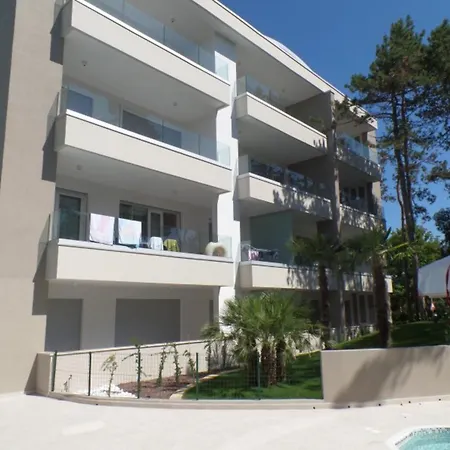 New Flat For Five Guests In A With Pool