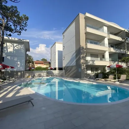 New Flat For Five Guests In A With Pool * Bibione