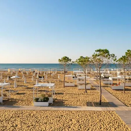 New Flat For Five Guests In A With Pool Bibione
